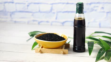semillas y aceite de comino negro
