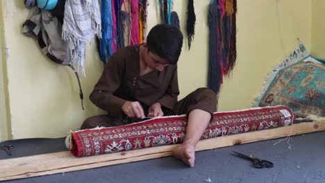 swaying the edges of rugs