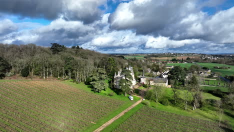 Beaumont-en-Véron,-a-tranquil-riverside-village-seen-from-above.