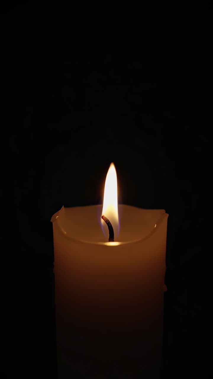 Candela accesa al buio