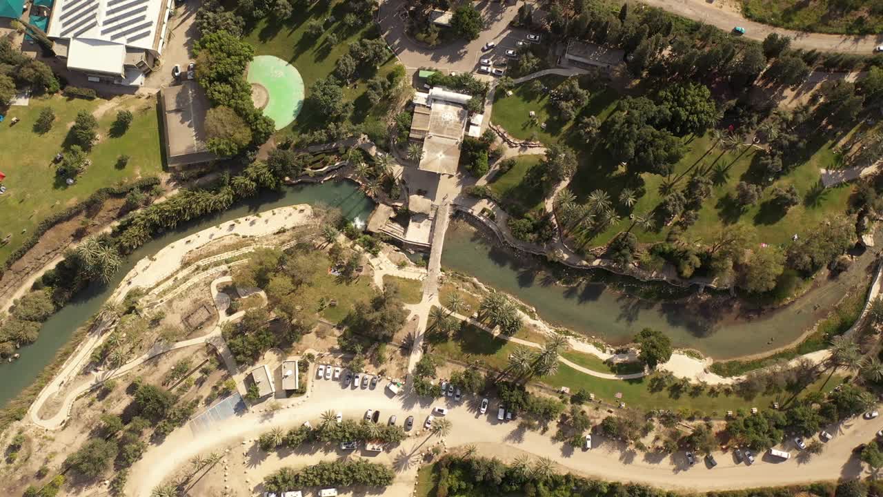 nir david kibbutz cerca del valle de beit shean con el río, vista aérea