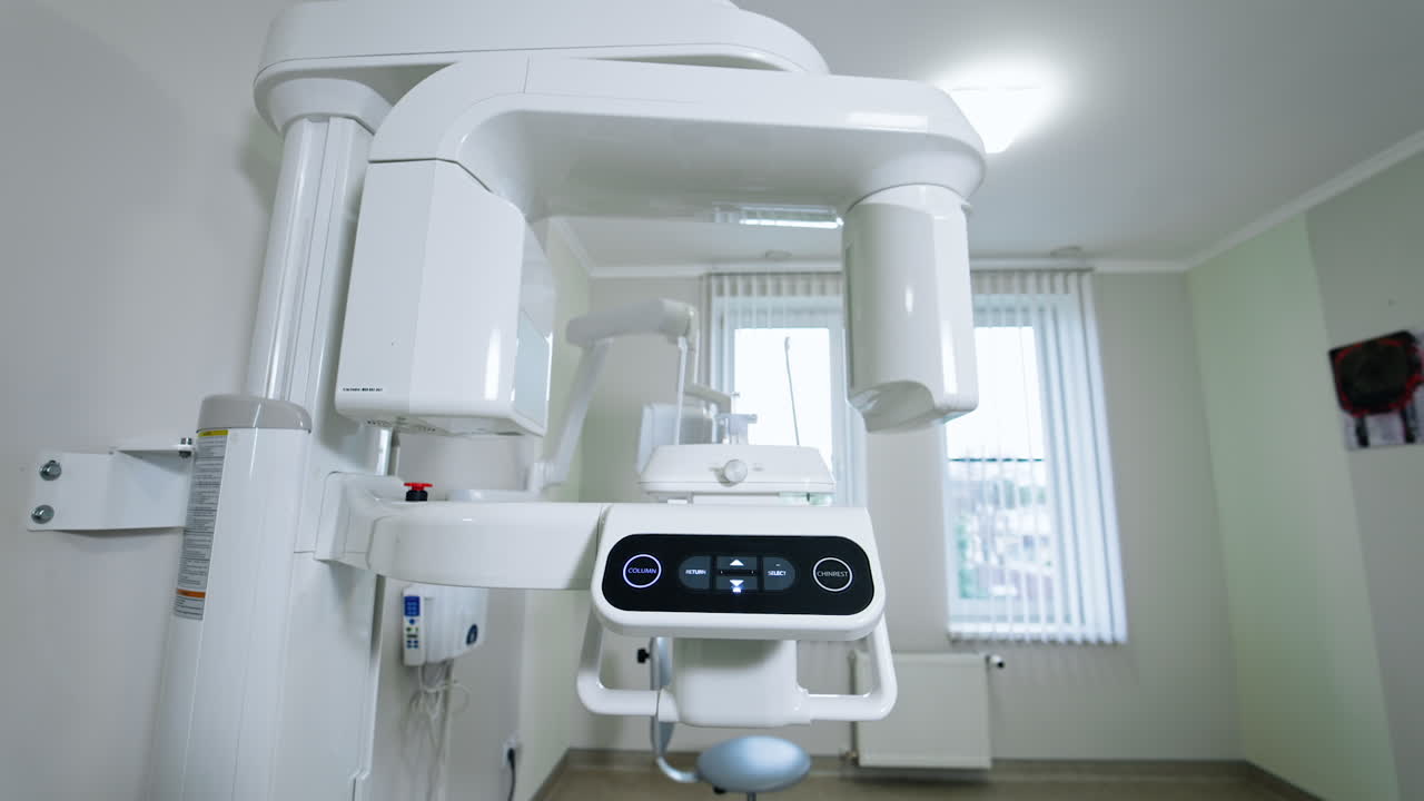 Apparecchio radiografico dentale in uno studio dentistico moderno