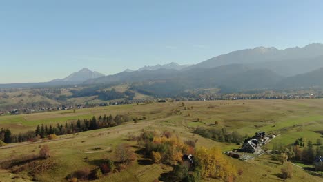 Majestätische-Tatra-Berge-Und-Touristenort-Zakopane,-Polen,-Luftpanorama