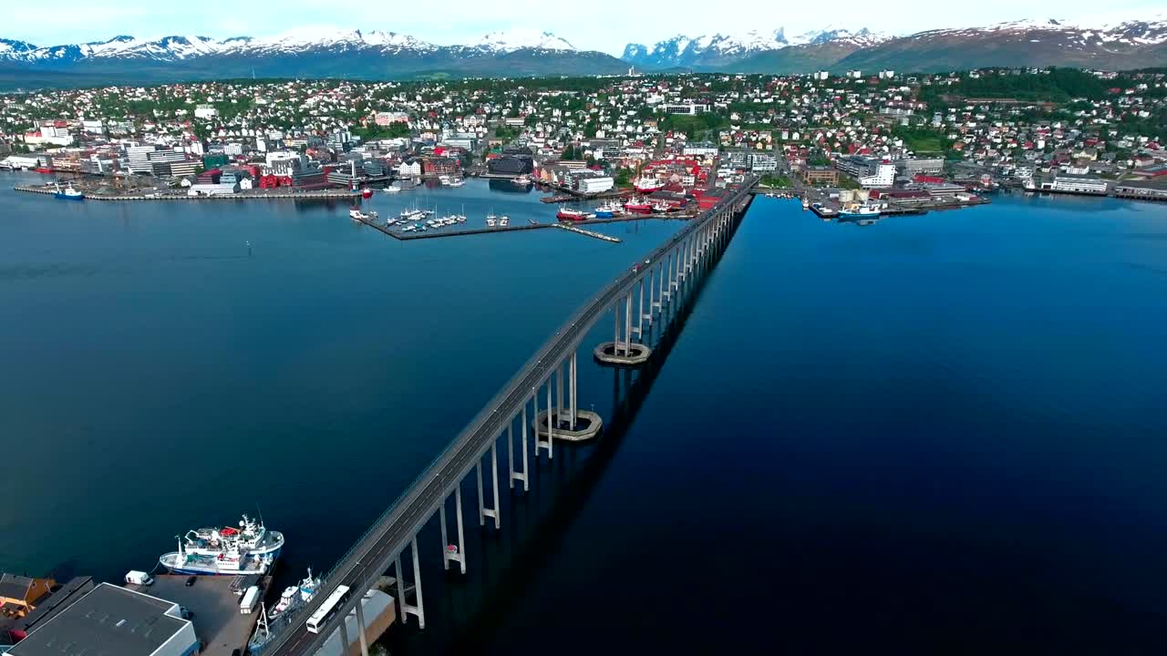 puente de la ciudad de tromsø, noruega imágenes aéreas