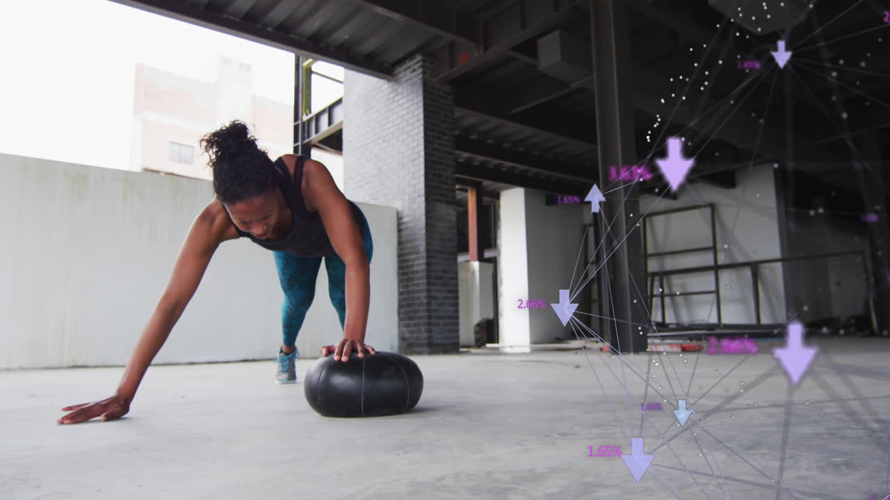 공으로 운동하는 여성 위에 화살표로 연결된 네트워크의 애니메이션