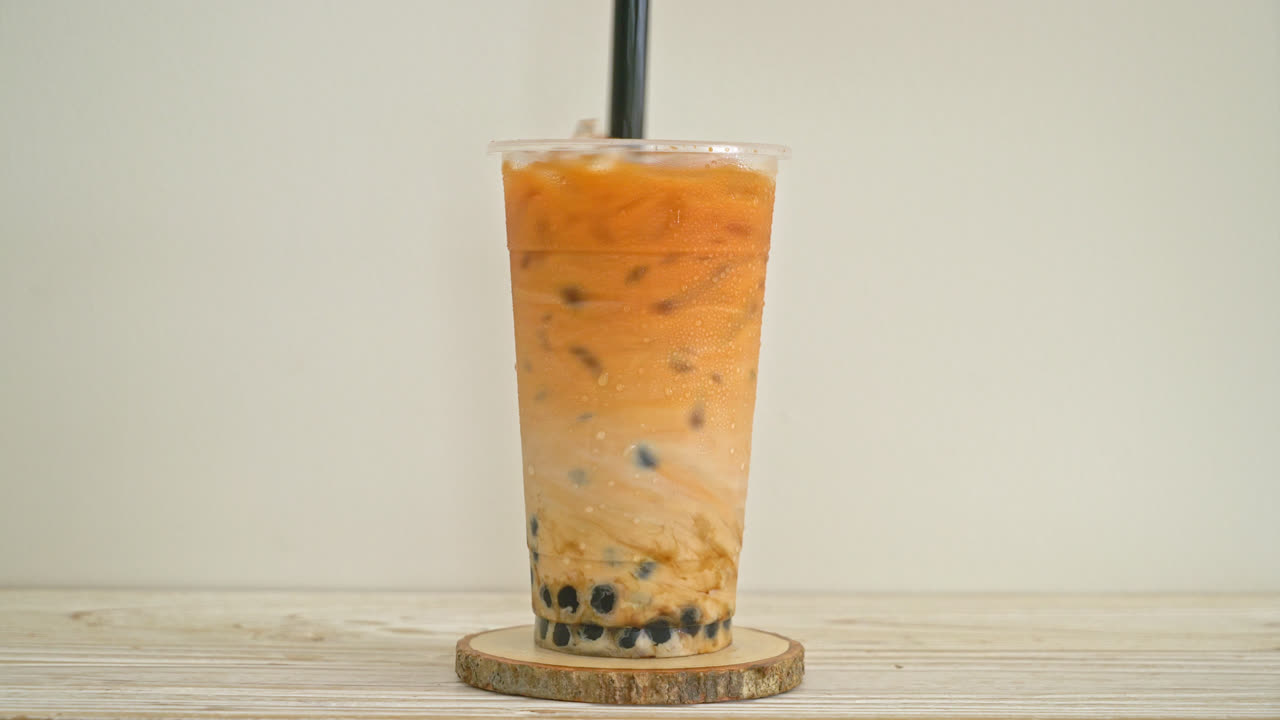 tè al latte tailandese con zucchero di canna a bolle