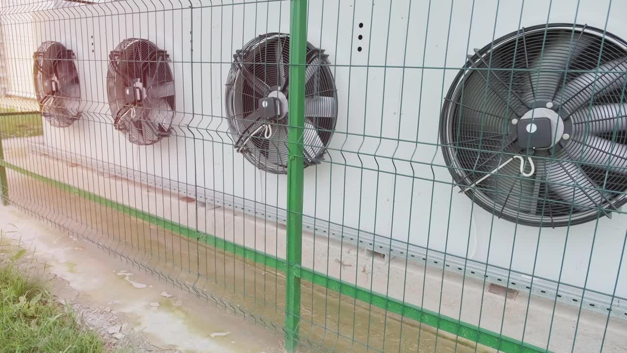 ventilación de aire acondicionado de metal. hvac. refrigeración comercial hvac acondicionador de aire condensador unidades de ventilador conjunto de baterías control de clima y temperatura de refrigeración sistema de acondicionamiento