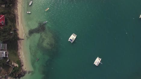 Aerial-shot-of-Mauritius-and-Indian-Ocean