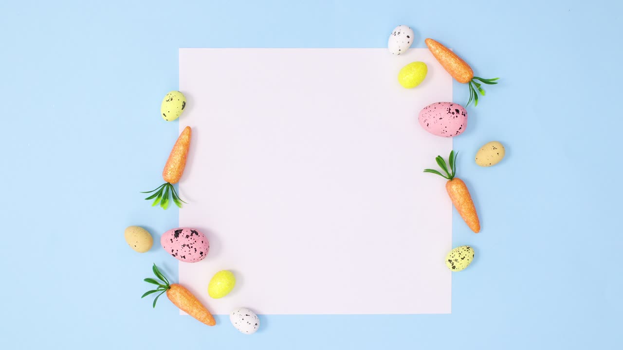 nota de tarjeta de papel de pascua con zanahorias y huevos pequeños se mueven sobre un fondo azul pastel. mínimo de movimiento de parada plana