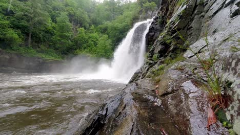 Linville-Falls-after-a-rain-in-North-Carolina