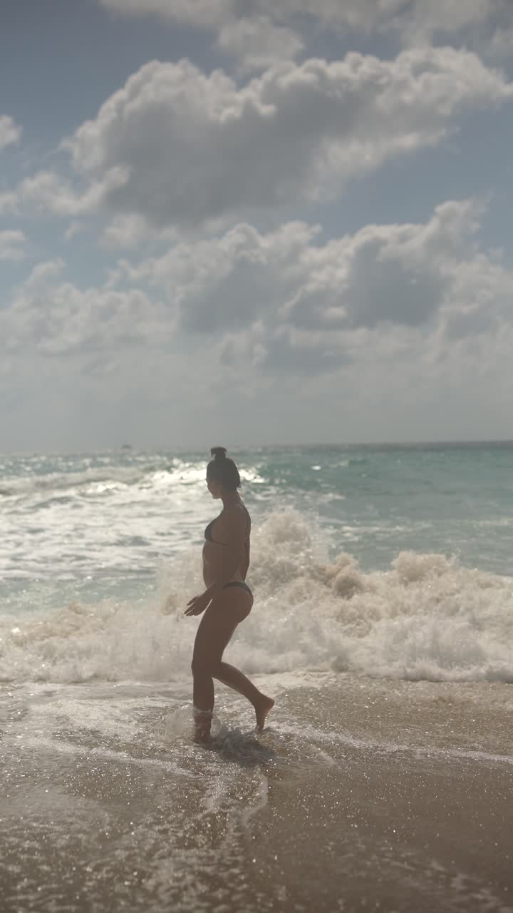 바가에서 파도를 즐기는 여자