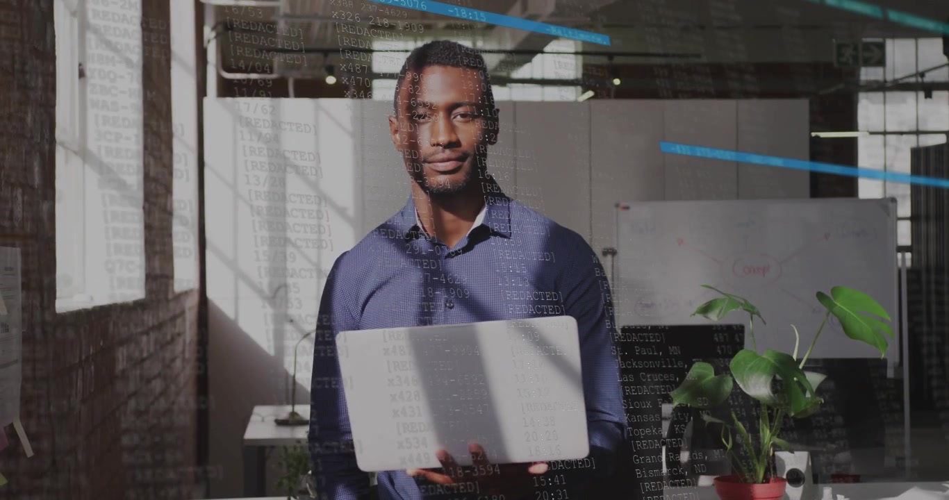 Video verticale: Uomo che tiene un laptop mentre un'interfaccia digitale emerge dallo schermo e mostra dati d'ufficio.