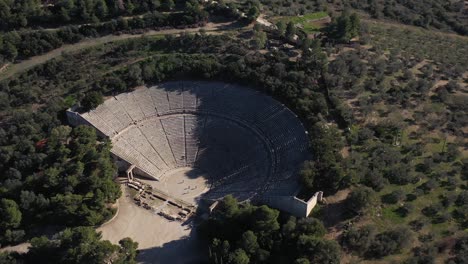 Vista-Aérea-De-4k-Del-Antiguo-Teatro-De-Epidauro-En-Grecia