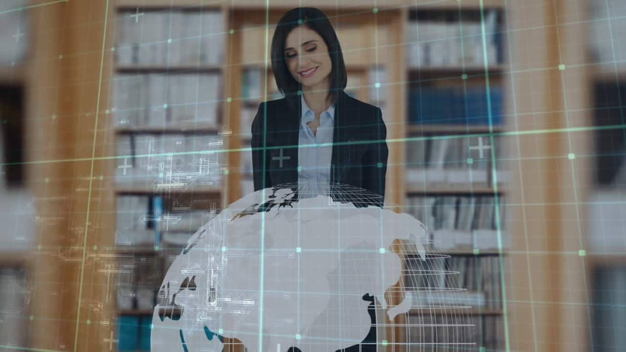 animación del procesamiento de datos y el giro del globo sobre una mujer de negocios utilizando una tableta interactiva