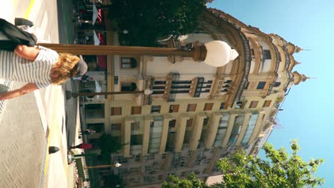 vista vertical de la calle arroyo en buenos aires, argentina