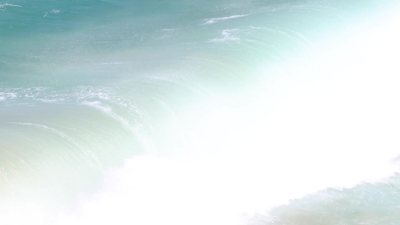 해변에 부히는 바다 파도의 순서