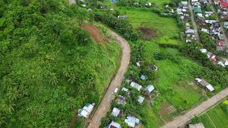 Vista-Panorámica-De-Un-Camino-Rural-En-La-Ciudad-Costera-De-Pandan-En-Catanduanes,-Filipinas.