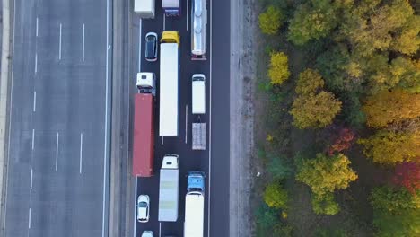 atasco de tráfico diario masivo en la autopista m0 en hungría