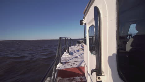 viaje en barco de invierno