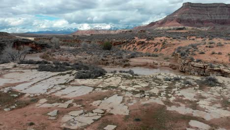 descending-onto-Red-Rock,-Utah