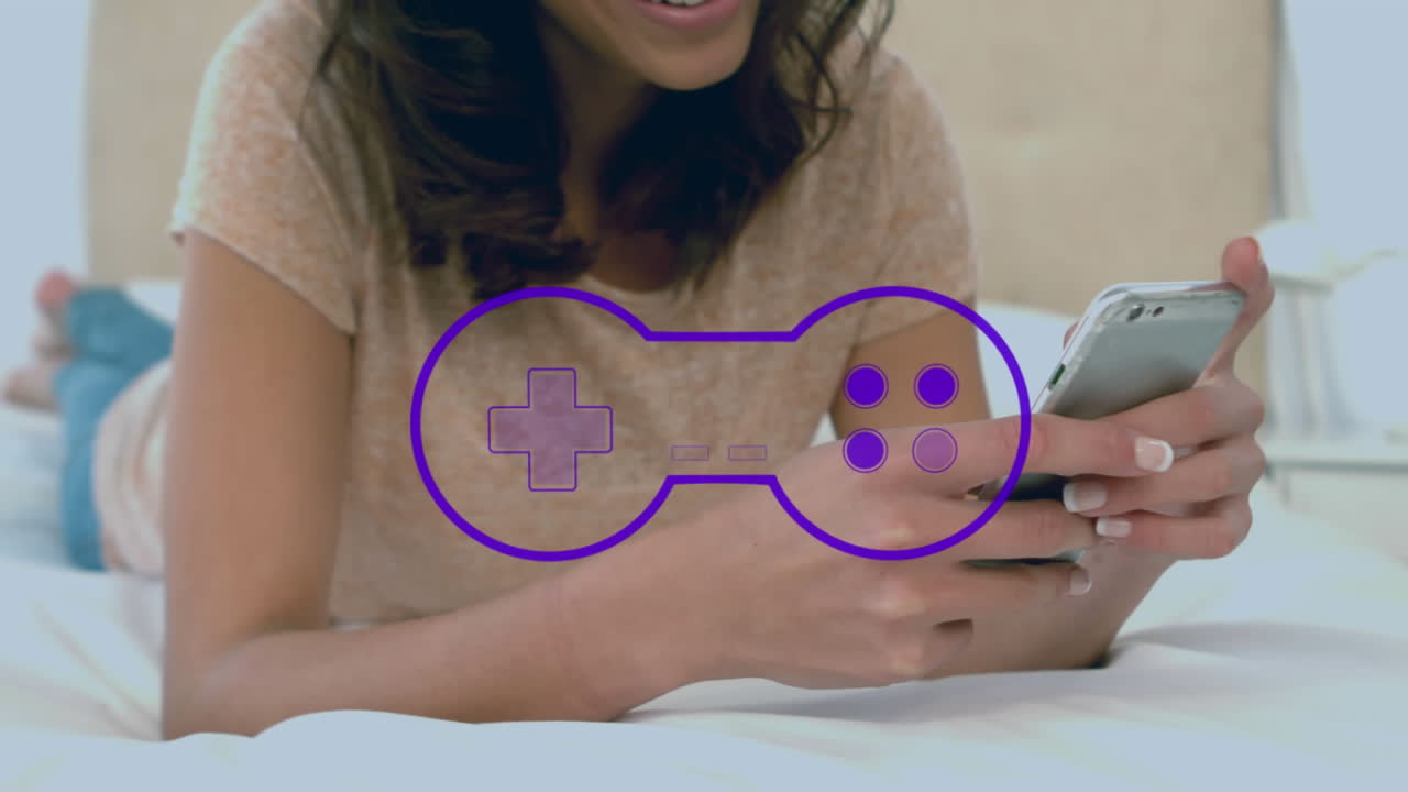 스마트폰을 사용하는 두 인종 여성 위의 게임패드 아이콘의 애니메이션