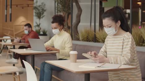 people in coworking space during pandemic