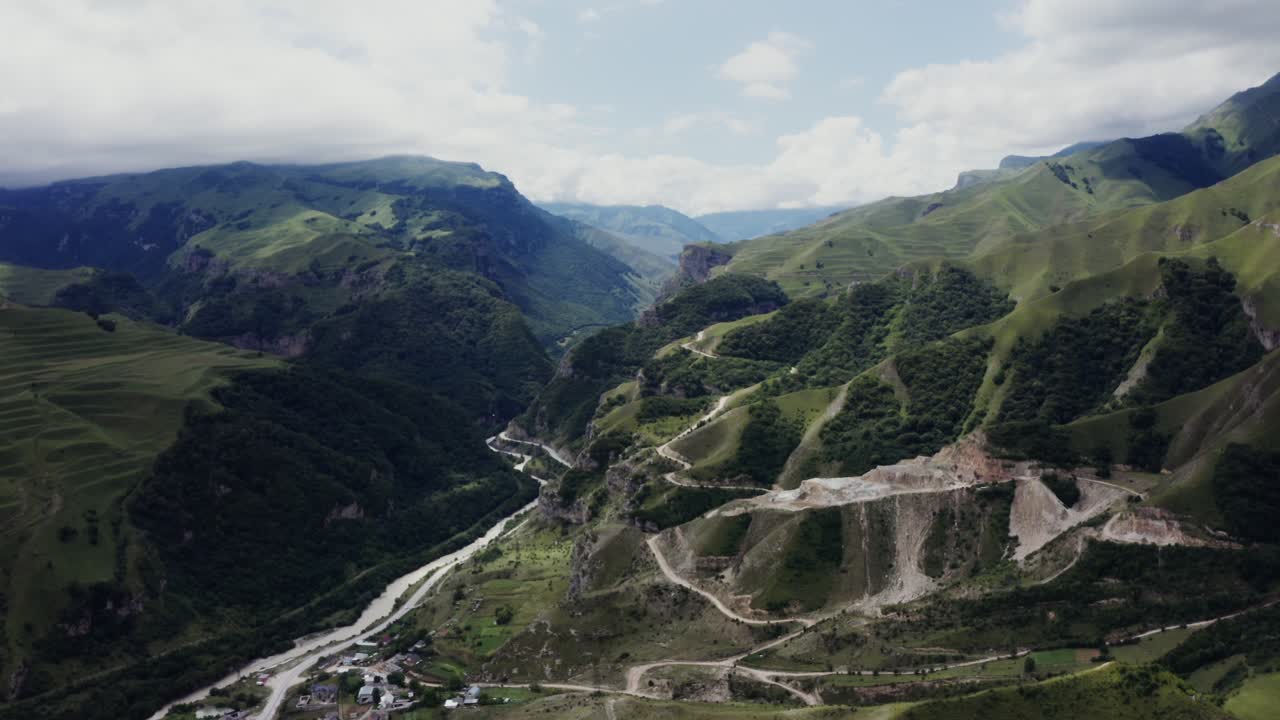 vista aérea del valle de la montaña