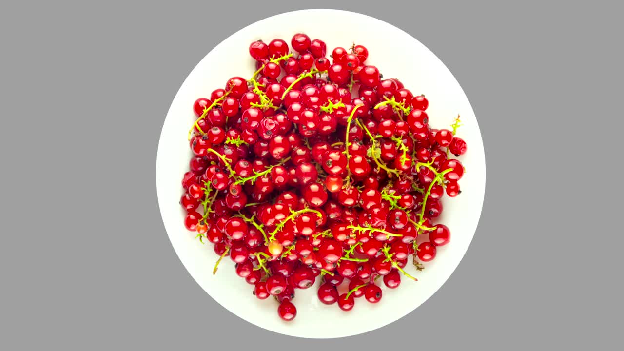 회전 된  접시 에 익은 은 수박