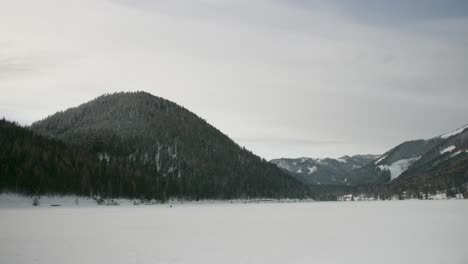 Gefrorener-See-In-österreich-Mit-Schnee