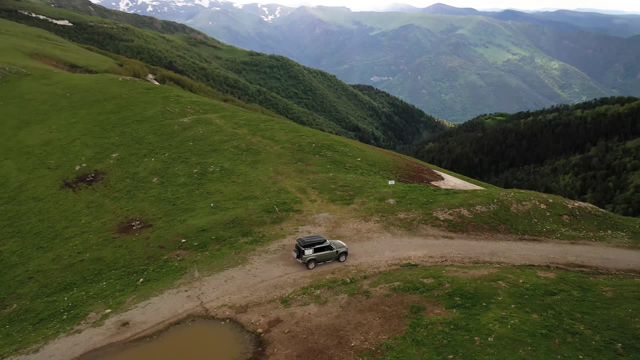 오프로드 관광차 타기 오프로드 고원 여행과 휴가, 외 ⁇  지역의 모험.