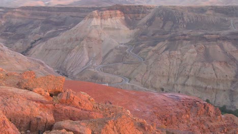 Barren-landscapes-line-the-Dead-Sea-in-Israel-or-Jordan