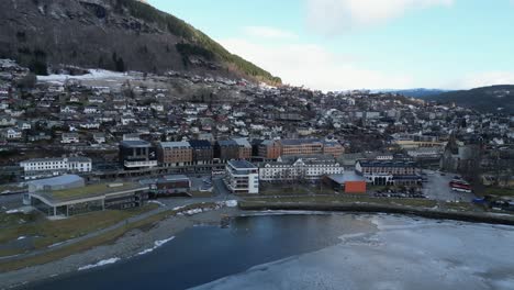 Voss-Norwegen-Im-Winter-Am-Morgen,-Zugefrorener-See