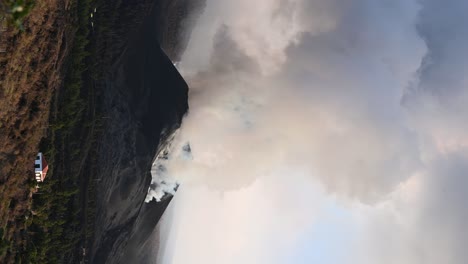 Vulkanausbruch-Mit-Dichtem-Rauch-Auf-Den-Kanarischen-Inseln