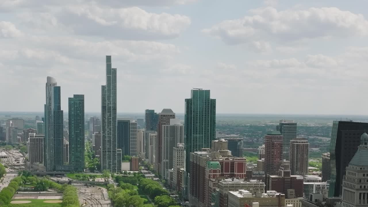 Chicago aerial view shows city skyline and green area with buildings