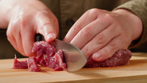 estoy preparando un filete.
