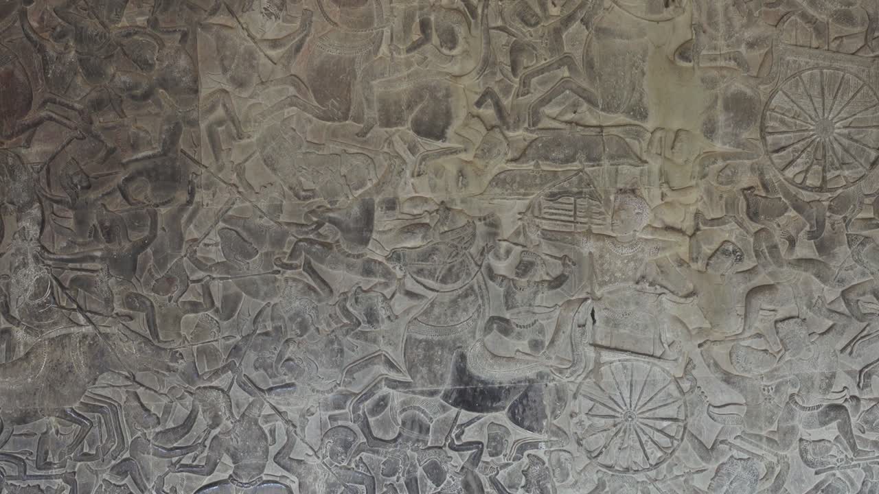 un bajorrelieve tallado en piedra en angkor wat, camboya