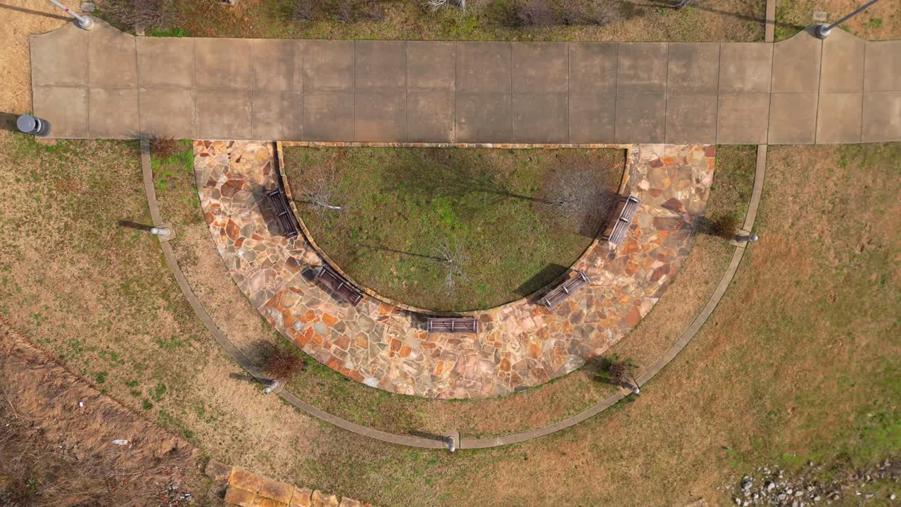 bancos en freedom point en liberty park en clarksville, tennessee