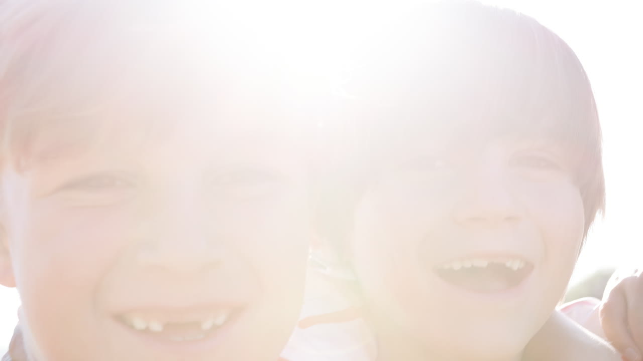 머리와 어깨 소년 축구 팀의 초상화 느린 동작