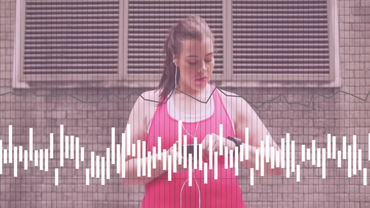 animación de procesamiento de datos sobre tamaño plus mujer caucásica haciendo ejercicio en la calle de la ciudad