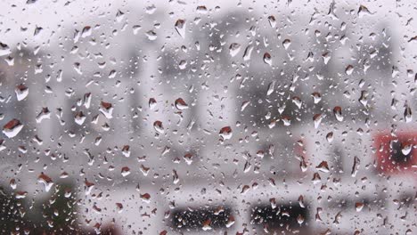 Lluvia-De-Verano-En-El-Cristal