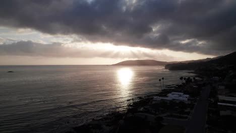 Gorgeous-California-coastline-and-dramatic-sunset,-4K