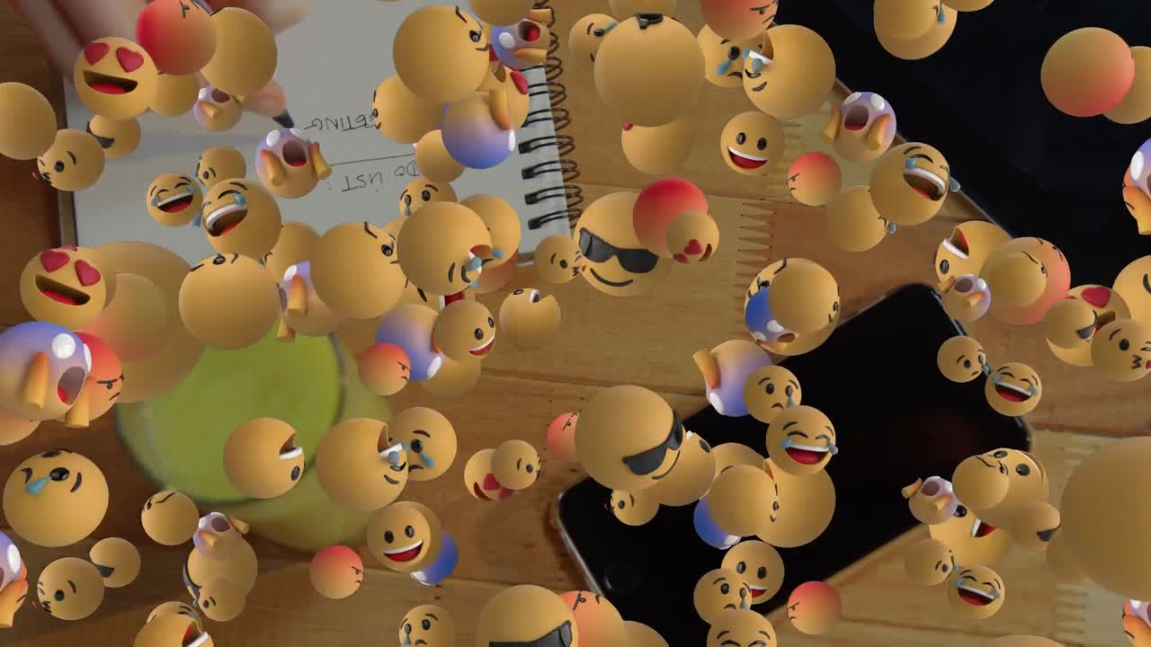 animación de iconos emoji sobre la escritura de una mujer caucásica y un teléfono inteligente