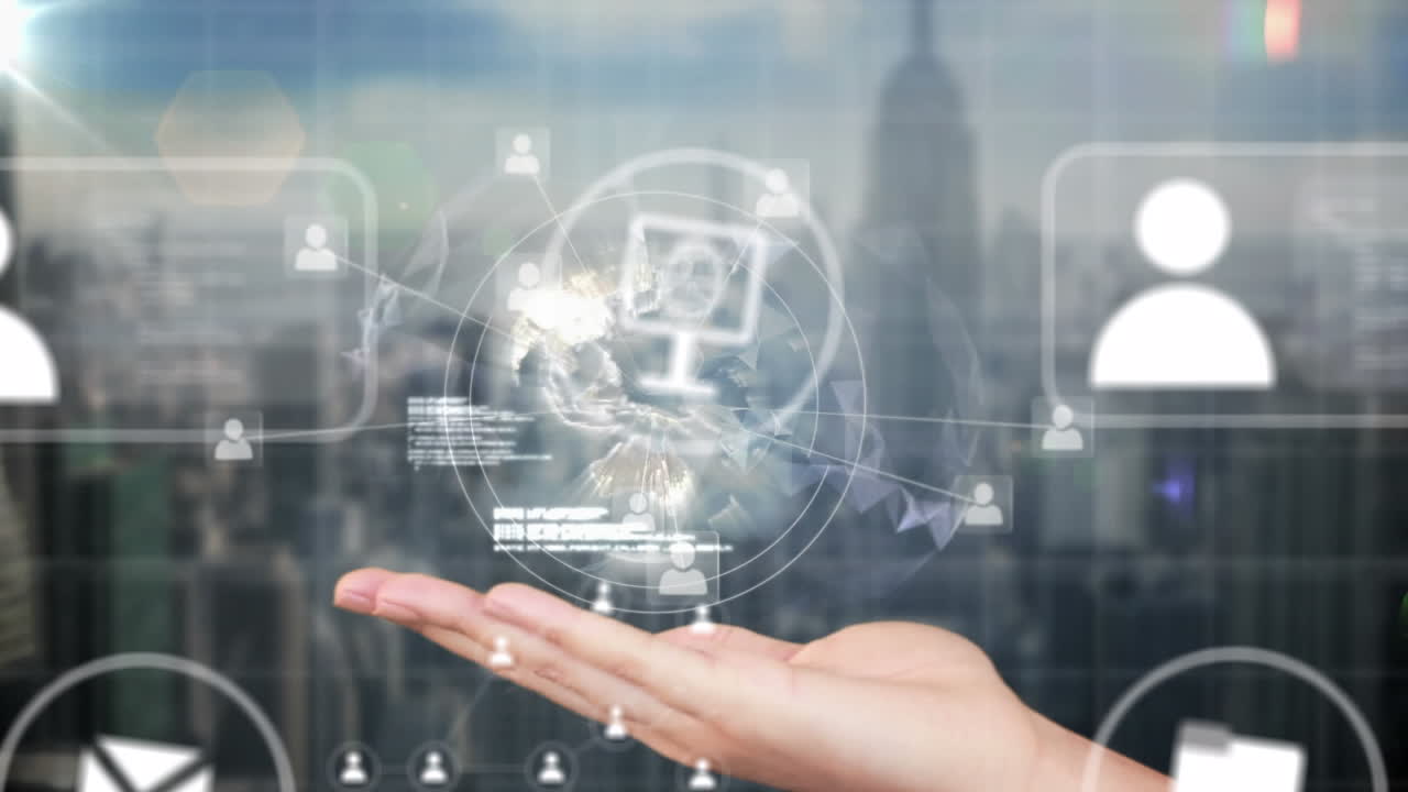 여성의 손 위에 아이콘과 데이터 처리를 가진 지구상의 애니메이션