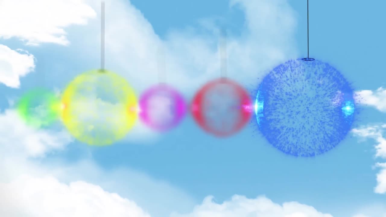 구름진 하늘 위 에 있는 크리스마스 장식물 의 애니메이션