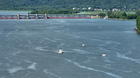 Boote-Auf-Dem-Mississippi-River