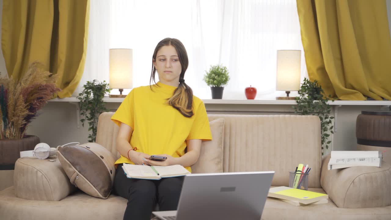 버려진 여자 학생.