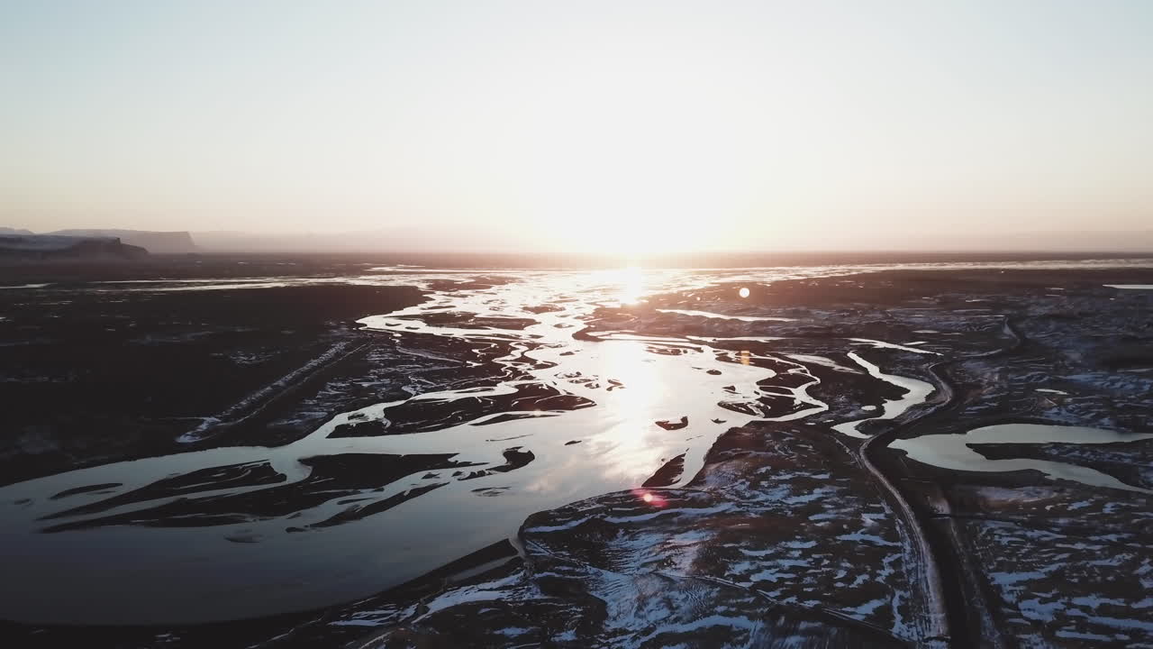 아이슬란드의 아름다운 강 패턴의 조감도