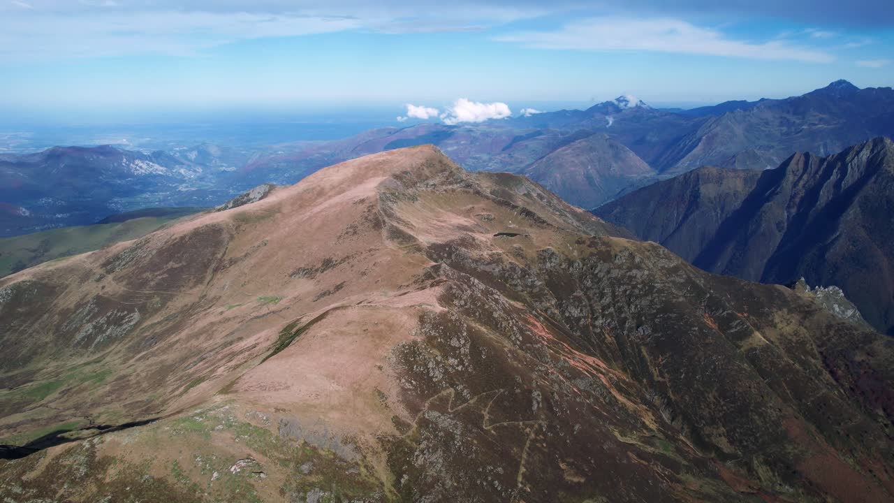 Stunning Cabaliros summit view, ideal for hiking in Cauterets valley