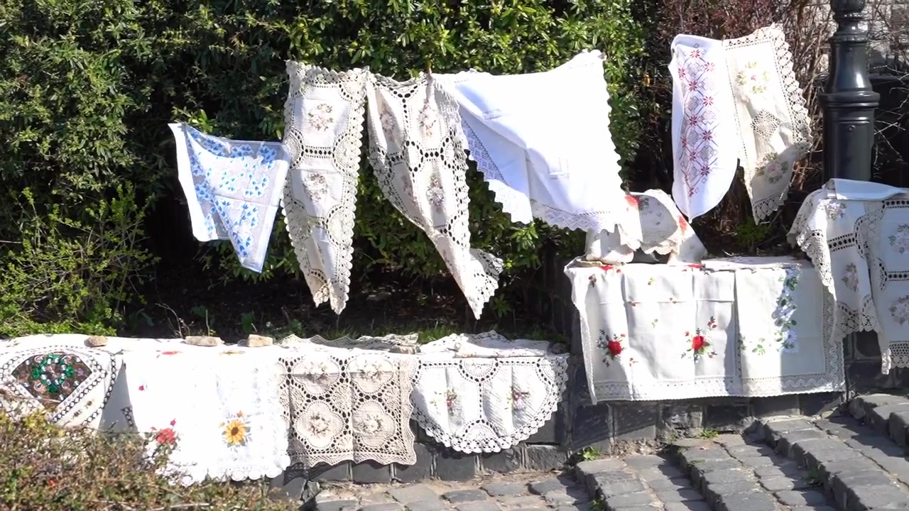 Traditionelle Korbwaren von einem Händler in Budapest, Ungarn.