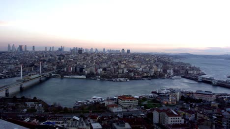 vista aérea de estambul y el puente de galata, turquía